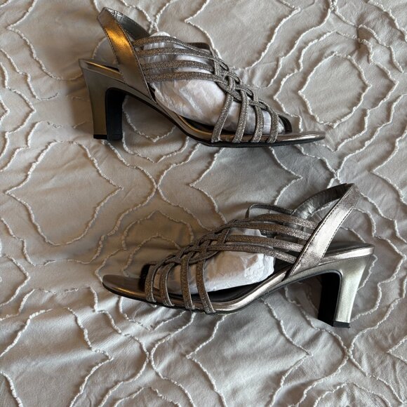 WORN ONCE London Fog Everygreen Demi-Wedge Shoes - Picture 4 of 6